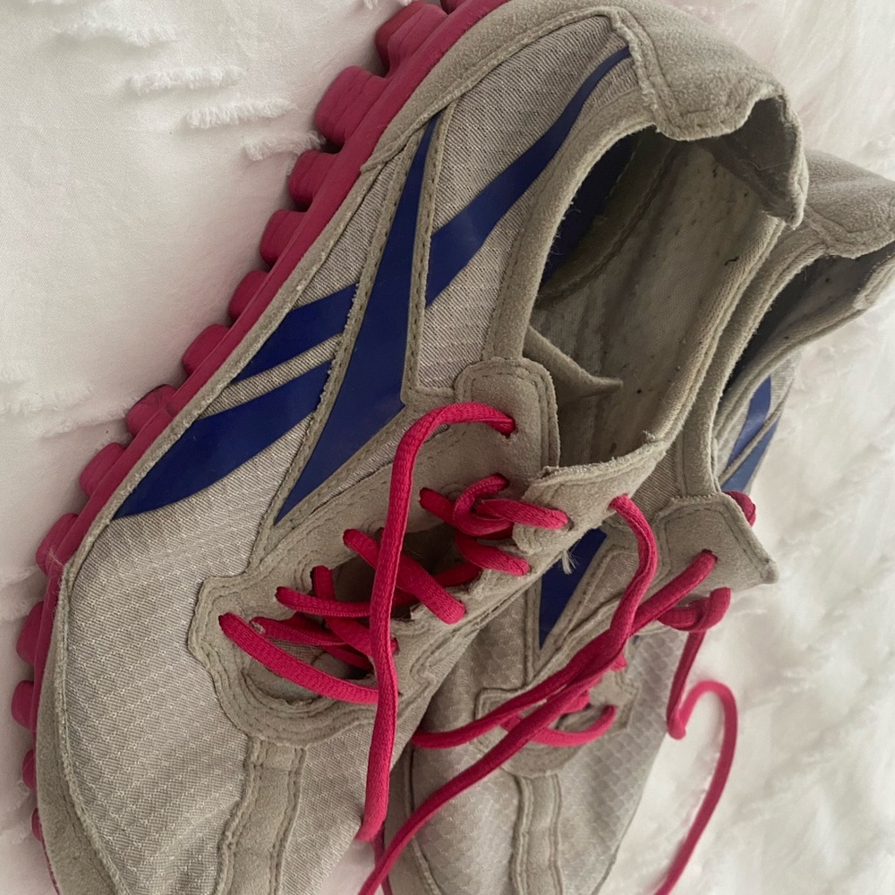 Reebok training shoe youth 4.5/women 6.5